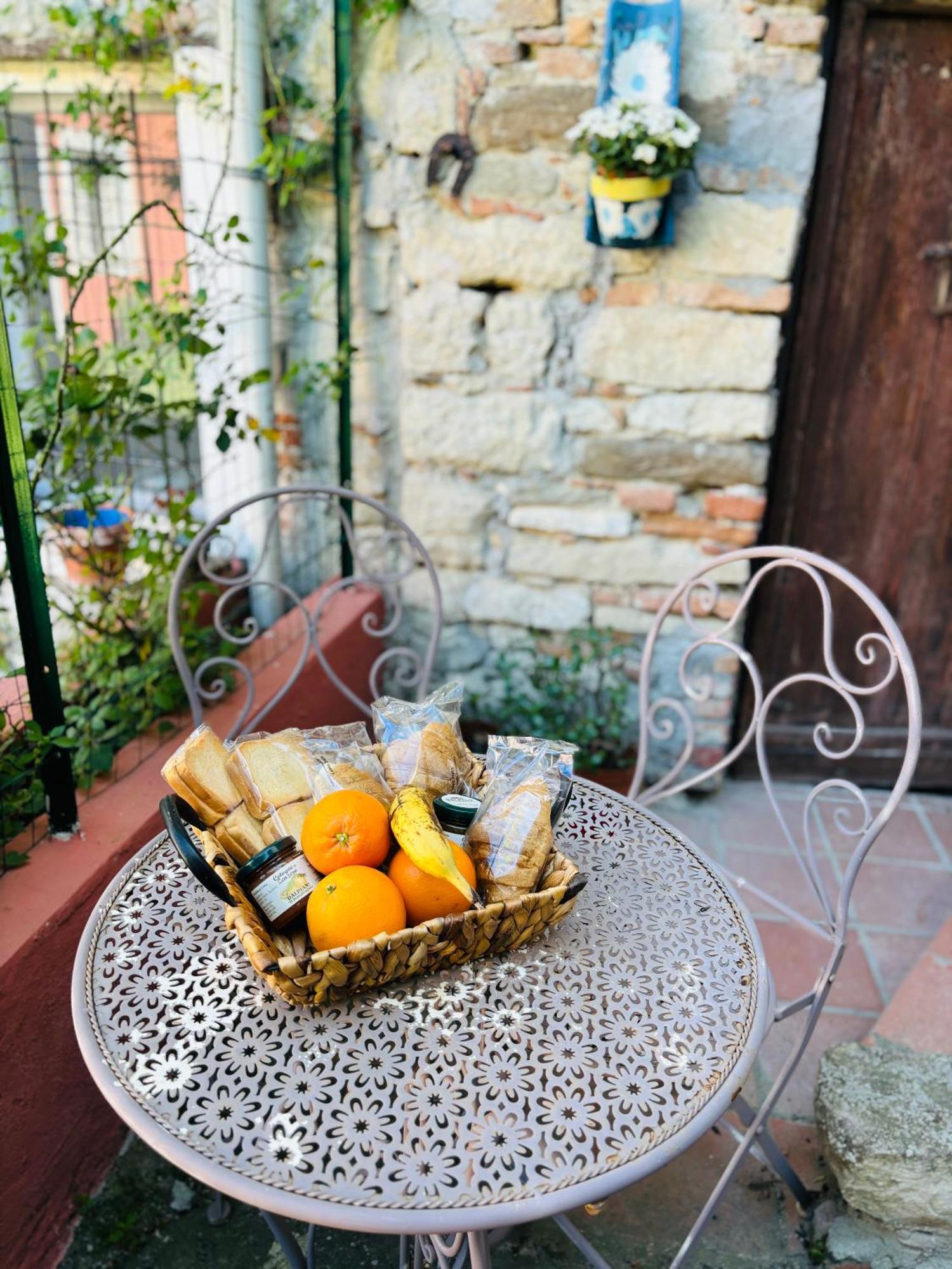 A Casa Di Mirna Borghetto Di Borbera Exterior foto